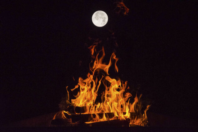 World-Blessing fire and moon
